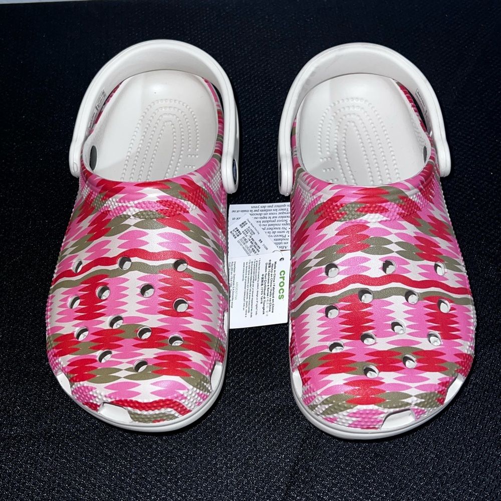 NWT Crocs size 5/7